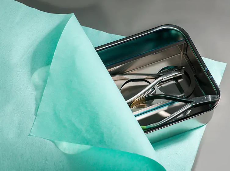 Fra produksjon til klinikk: rollen til medisinsk krepppapir i den medisinske forsyningskjeden