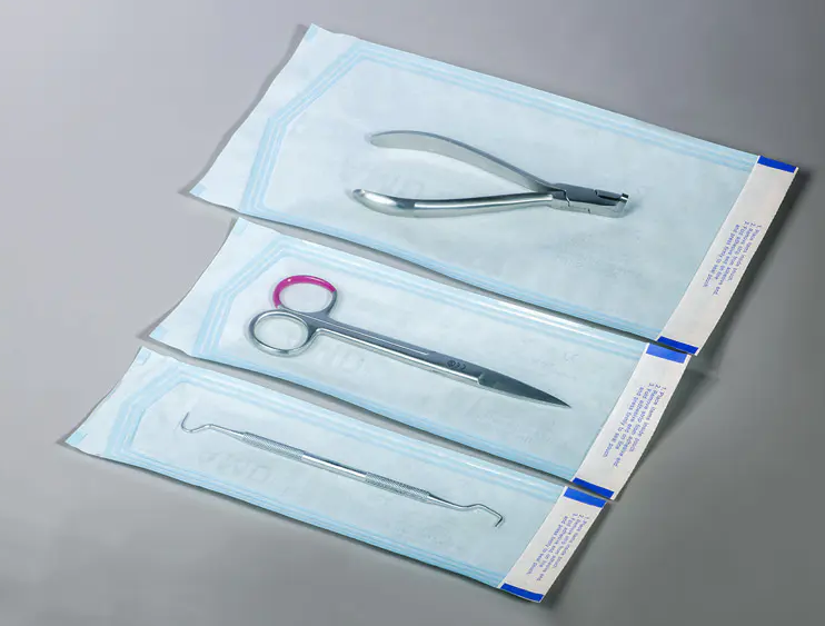 Hvordan sikrer selvforseglende steriliseringsposer den sterile barrieren til medisinsk utstyr?